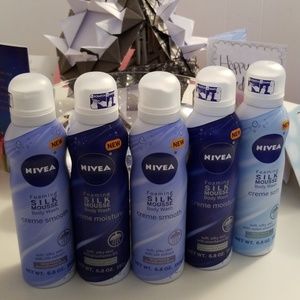 Foaming silk body wash